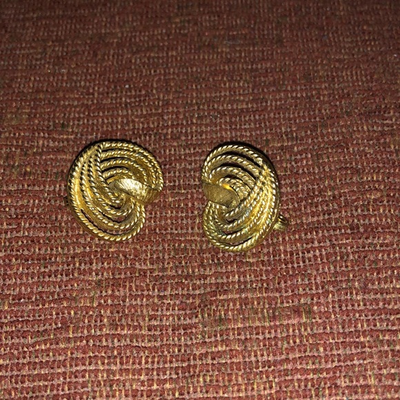 Vintage Monet clip-on gold-tone Earrings - Picture 1 of 4